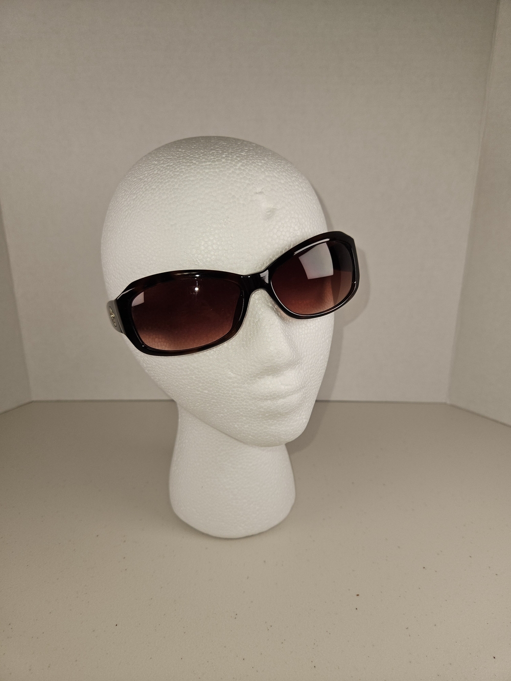 Oscar de la Renta Brown Frame Sunglasses with Brown Gradient Lenses